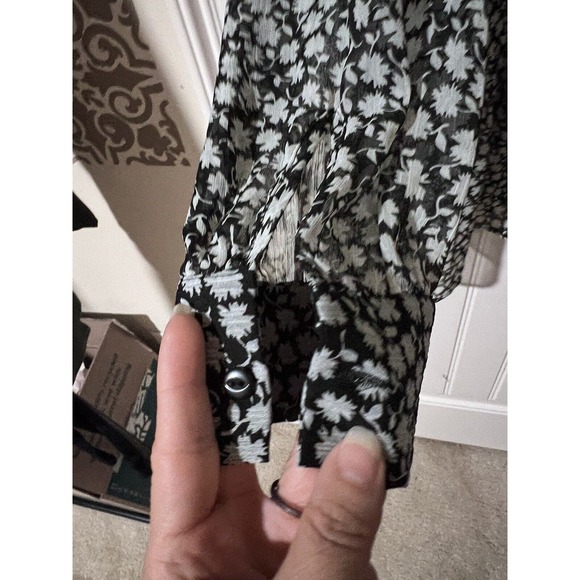 H&M Women’s Chiffon Blouse long sleeve floral black Relaxed-fit Yoke at back EUC - Picture 3 of 13